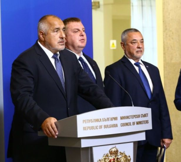 Премиерът, Каракачанов и Симеонов обсъдиха кадрови промени в кабинета "Борисов 3"