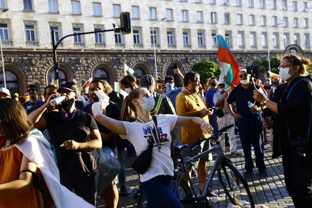Горещо проучване попари протеста, ето колко българи вярват, че ще се свали правителството