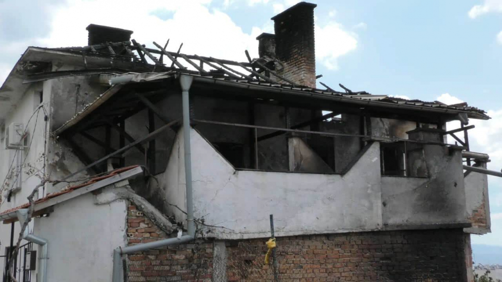 Ужасяващи подробности от мистериозния пожар в голяма къща в Сопот 