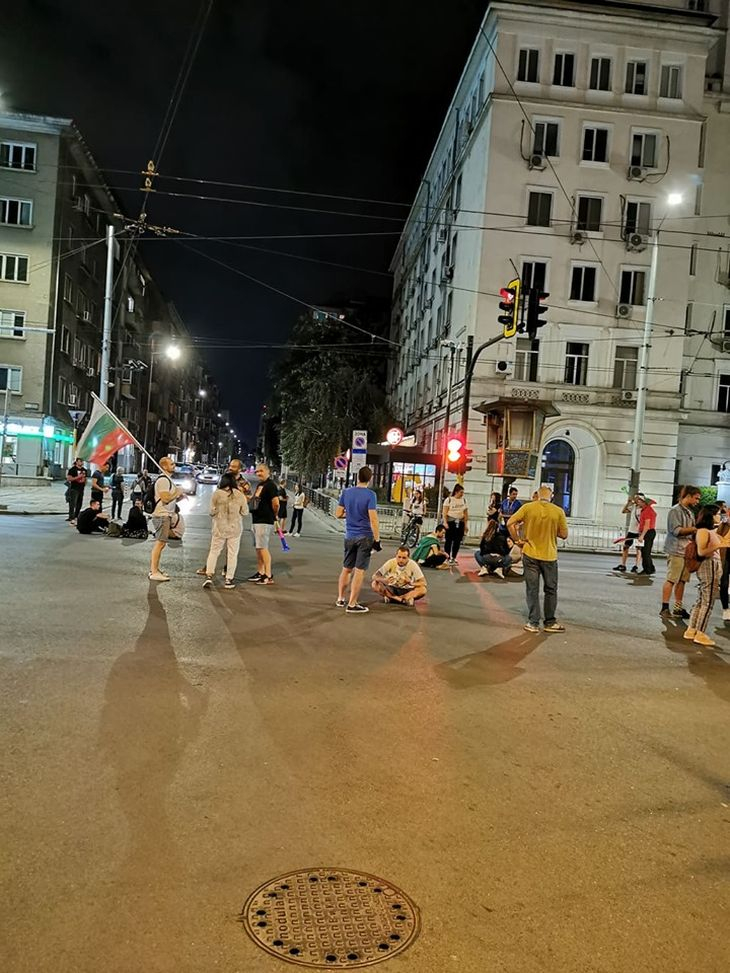 Безумие! Протестъри блокираха 10 столични кръстовища СНИМКИ