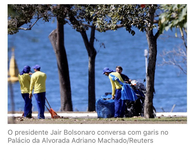 Спипаха заразения бразилски президент на мотор и без маска