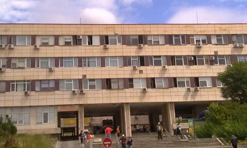 В Благоевград е ад: Отделенията препълнени заради К-19