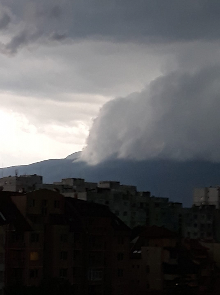 Апокалипсис в София след силната буря! СНИМКИ/ВИДЕО
