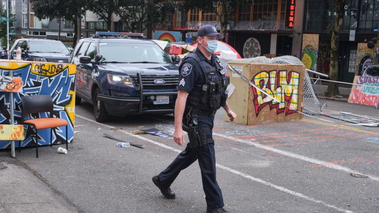 При метеж в Сиатъл: Около 60 пострадали полицаи и 45 задържани