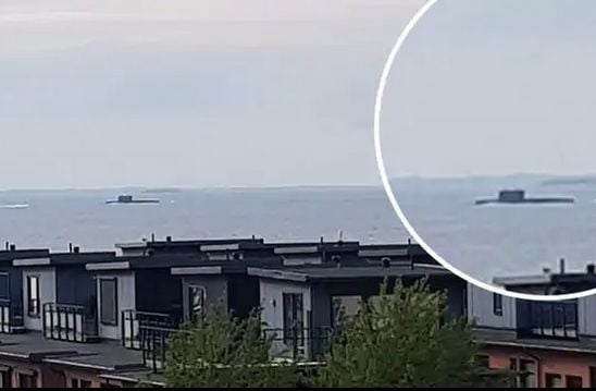 Шведи стъписани от внезапно изплувала руска подводница под моста Ерсун ВИДЕО