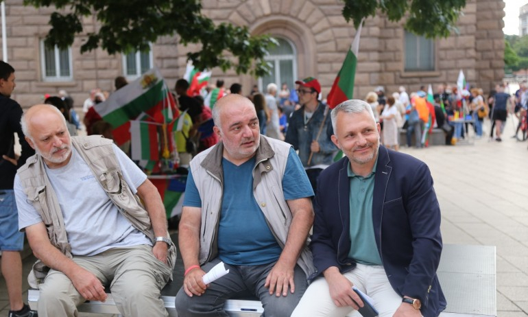 Евгени Петров: Протестът се спихва, но къде ще се сврат тримата глупаци от „Отровното трио“