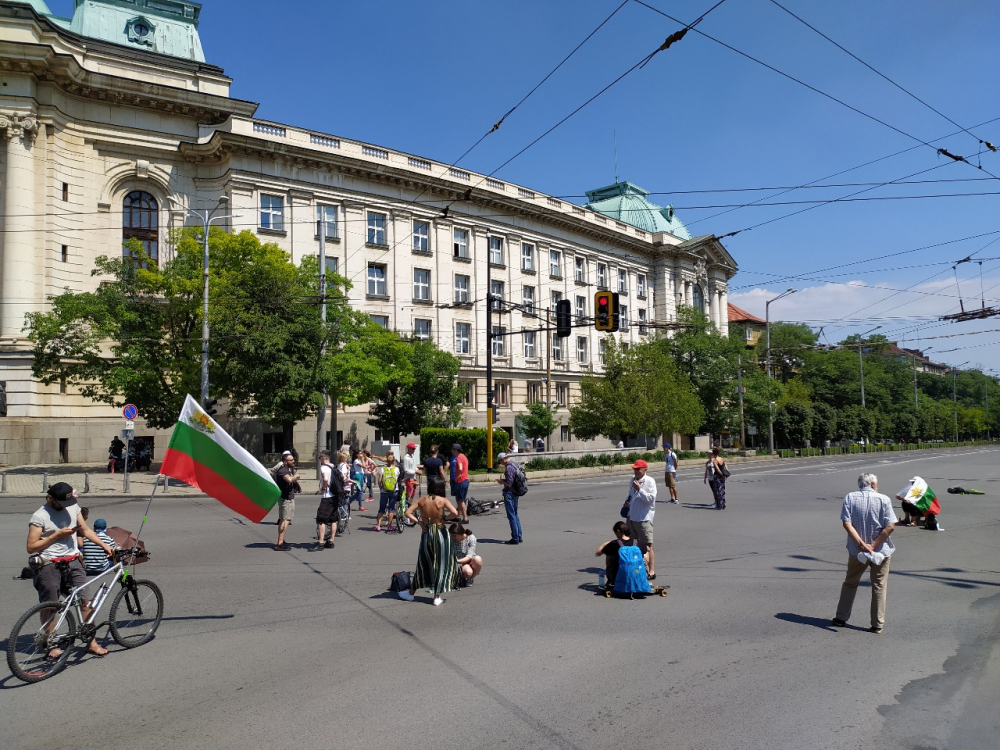 БЛИЦ TV: Почна протестът в София, МВР предупреди за провокации СНИМКИ