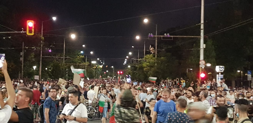 10 кръстовища в София затапени от протестиращи преди полунощ, 1 арестуван 