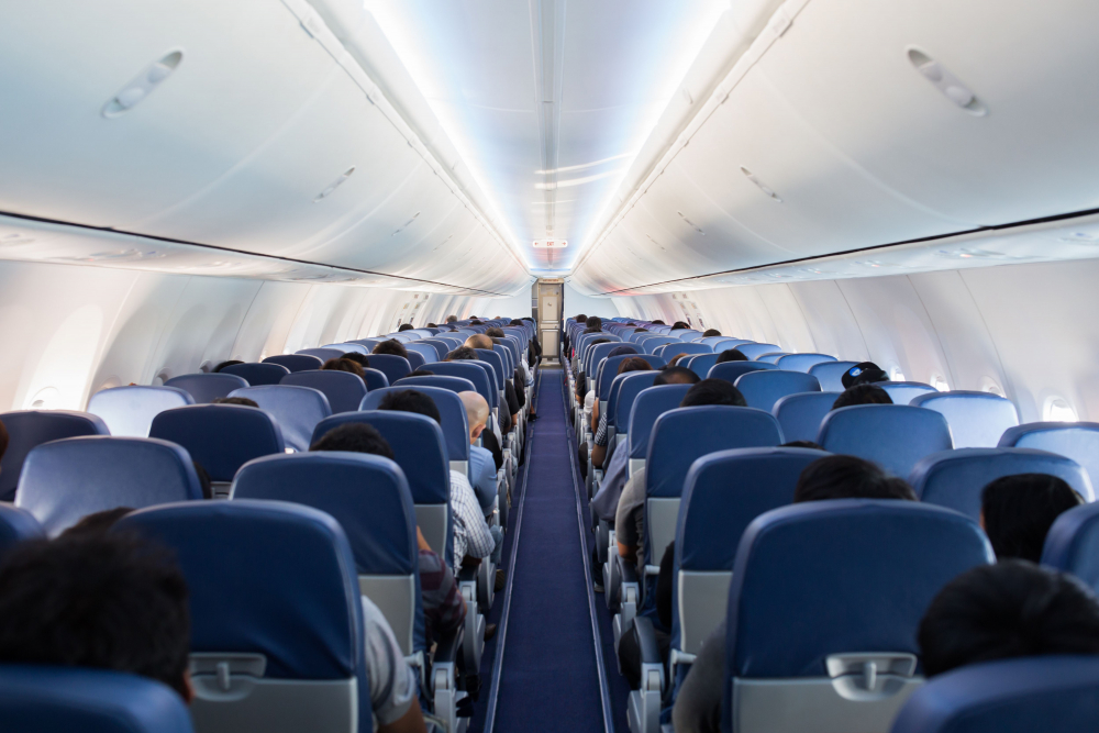 Двойка се награби между седалките в самолета, развръзката бе изненадваща