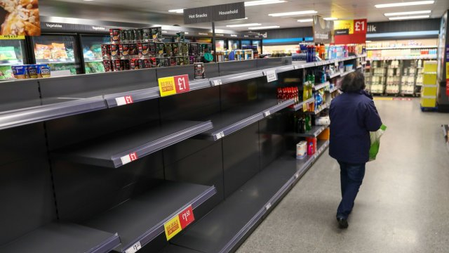 Паника на Острова: Британците изкупуват храните от магазините