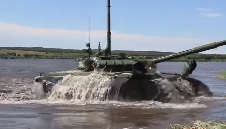 Аржентинци изумени от руски танкове, преминали през дълбока река като подводници ВИДЕО