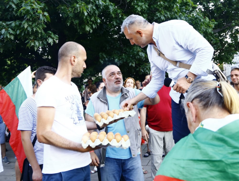 ФОТО бомба в БЛИЦ: Ето кой и как подстрекава провокаторите на протеста 