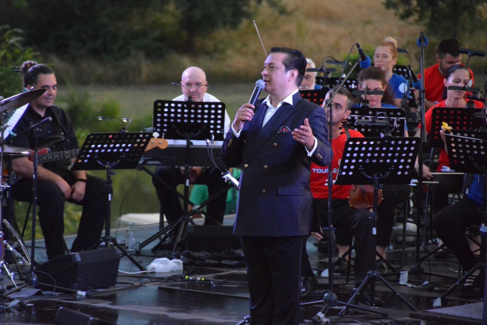 Концертите “SymphoNY Way” на Васил Петров продължават и през август