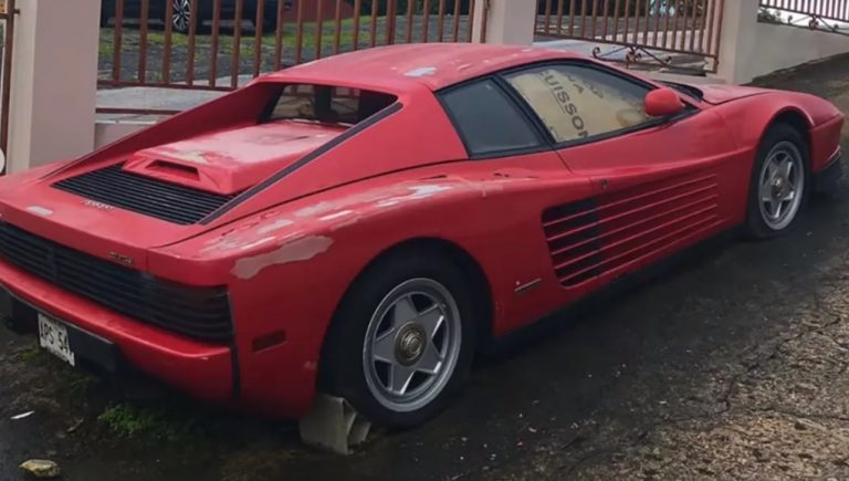Легендарно Ferrari Testarossa стои под открито небе 17 години, продава се за...  ВИДЕО