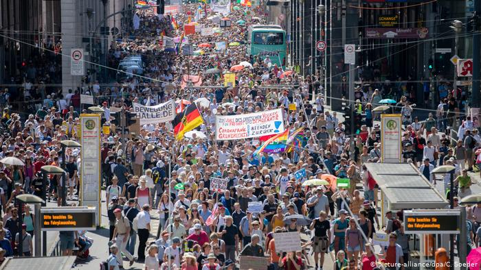 "Ковидиоти": В Германия са ужасени след хилядния протест в Берлин