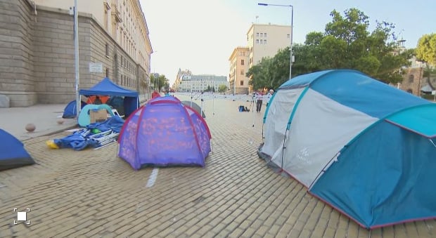 Протестиращите сгънаха шатрите 