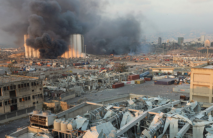 Мощен взрив като от атомна бомба отнесе пристанището на Бейрут, чу се чак в Кипър ВИДЕО 