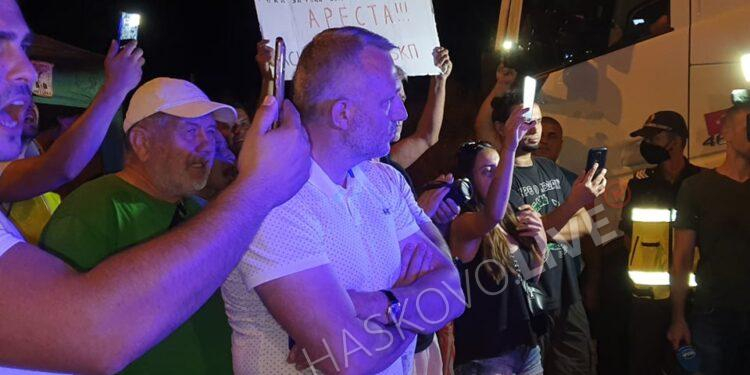 Гневни шофьори са нападнали протестъри, блокирали снощи АМ "Марица", а адв. Хаджигенов... СНИМКИ