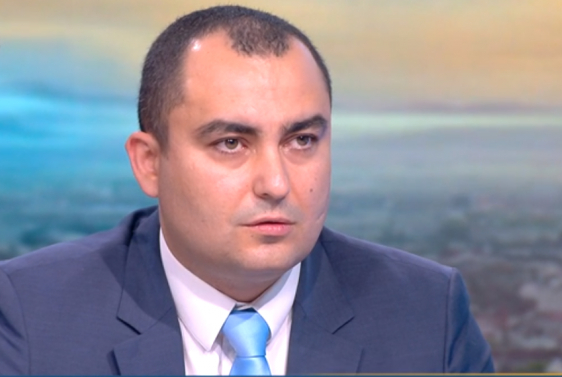 Депутат от ГЕРБ обясни защо се вдигат заплатите на чиновниците точно сега