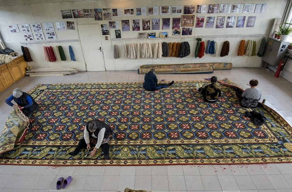 В Бъкингамския дворец стъпват по български килими