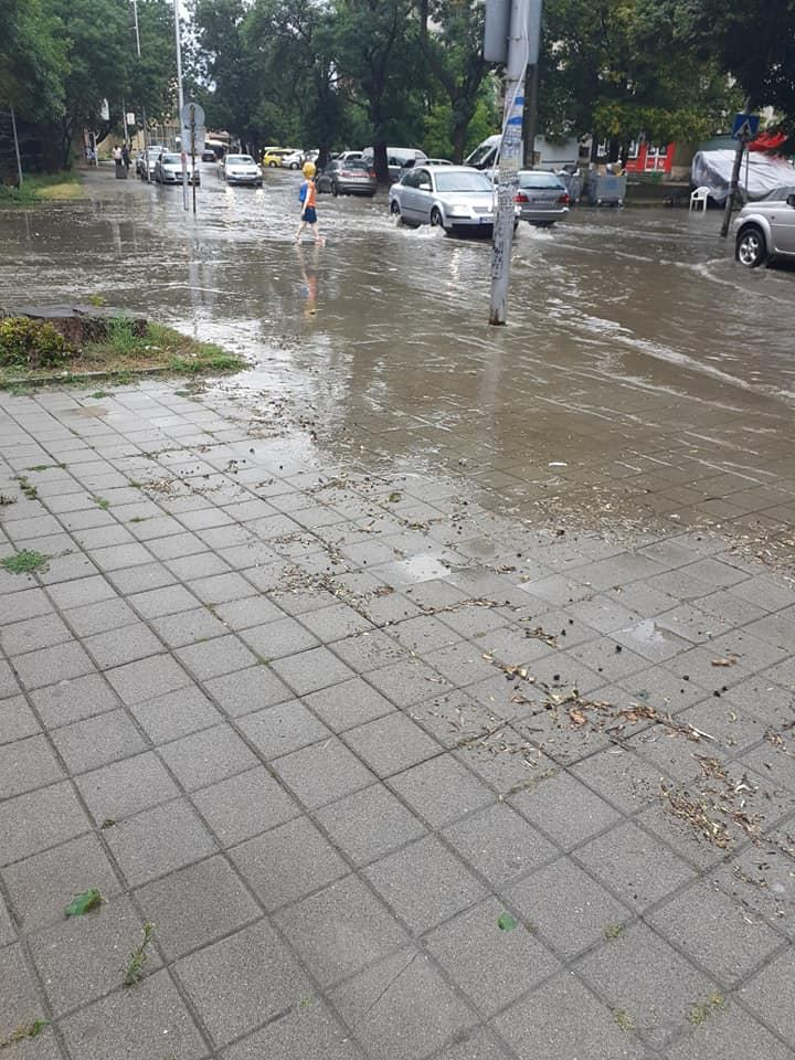 Софийската буря наводни Перник! Градът е под вода СНИМКИ