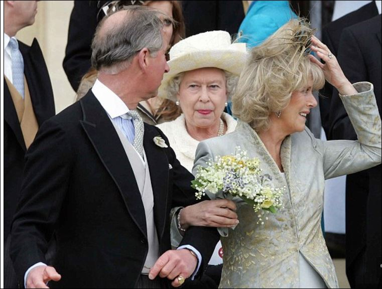 Нечуван скандал: Камила скочила на бой на Елизабет II заради... СНИМКИ