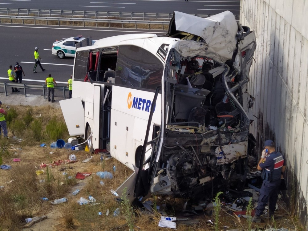 Кървава трагедия с пътнически автобус в Турция ВИДЕО 