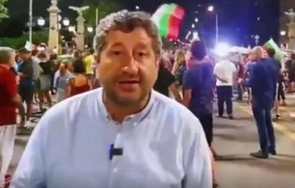 Реакции на шокиращото ВИДЕО от протеста с Христо Иванов и докладването за Маджо