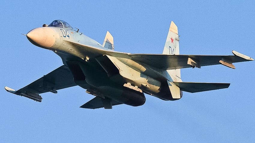 Изтребител Су-27 излетя, за да прихване самолет на ВМС на САЩ над Черно море