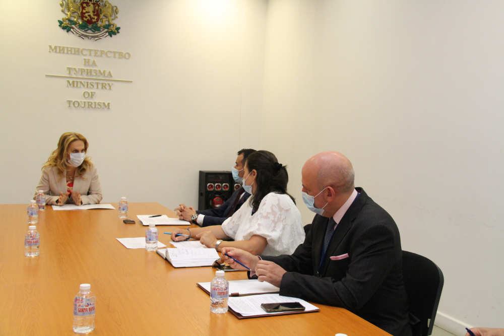 Вицепремиерът Николова се срещна с Асоциация на банките в България и ББР
