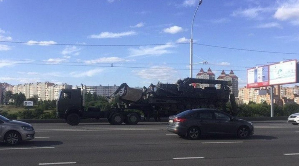 Лукашенко докара чудовищни верижни машини срещу протестиращите в Минск ВИДЕО 