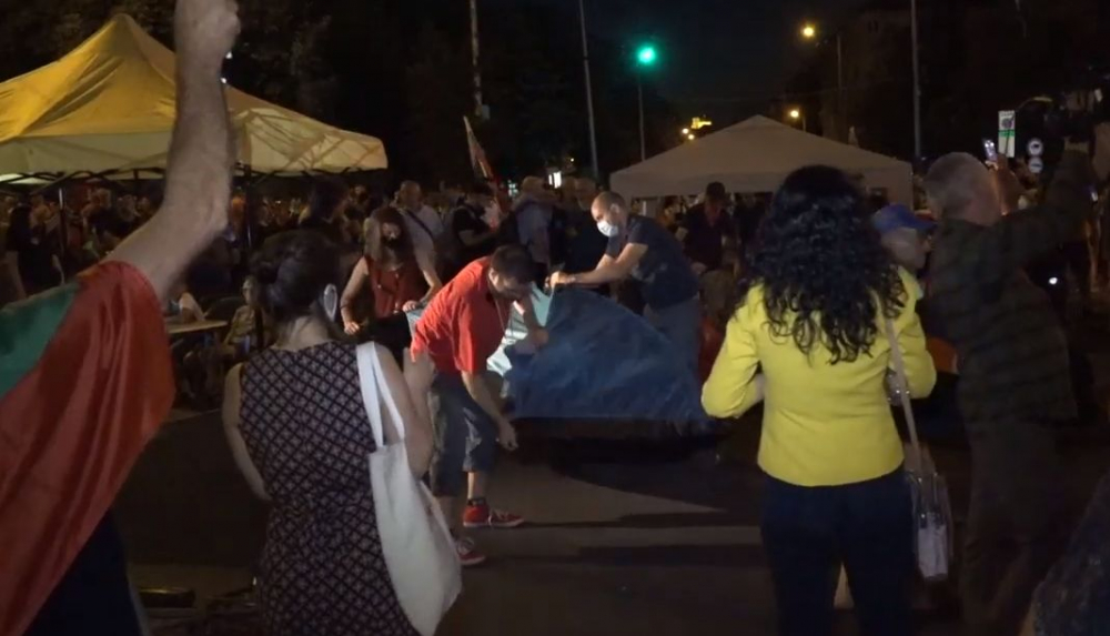 Извънредно: Нова палаткова блокада на ключово кръстовище в София! СНИМКИ