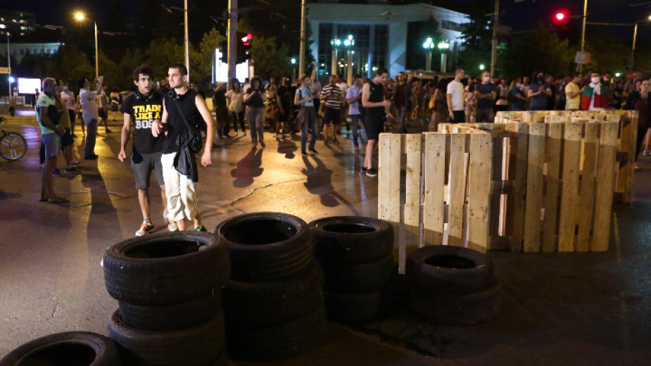 Блокадата на кръстовището пред румънското посолство ще бъде за 24 часа