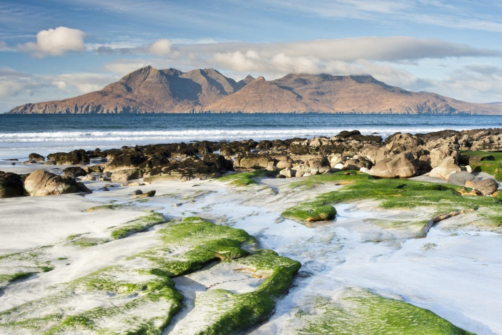 Обезлюдяващ остров до Шотландия си търси нови жители, дава бонус 