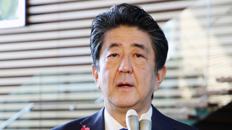 Премиерът на Япония е в болница