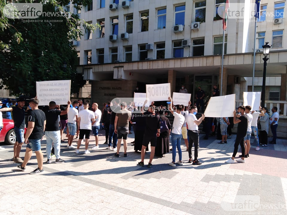 Пред съда в Пловдив почерня от цигани заради смърт на пътя СНИМКИ 