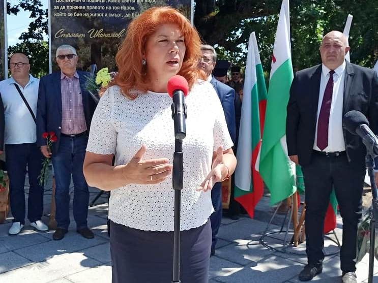 Илияна Йотова: Предложената Конституция е обидна за юристите и народа ВИДЕО