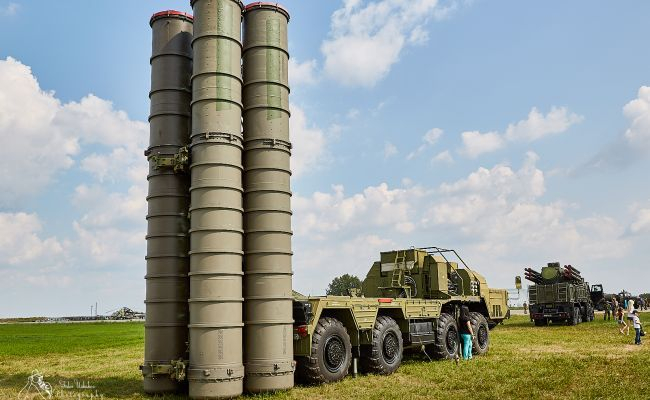 Русия разкрива за пръв път бойните способности на ЗРК С-400 ВИДЕО