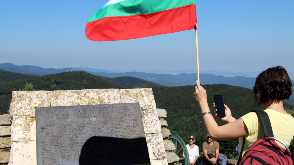 Трогателна гледка на връх Шипка СНИМКИ 