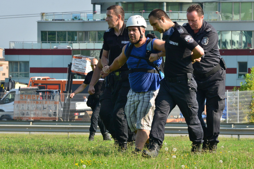 Арестуваха активист на "Боец" заради опасна изцепка! СНИМКИ