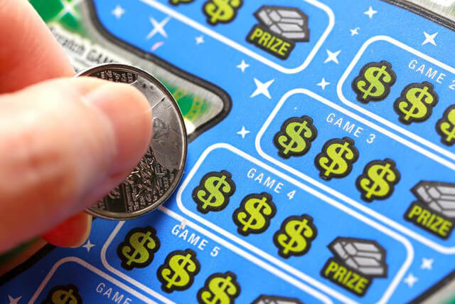 Мъж стана милионер след 50 години игра на лотария