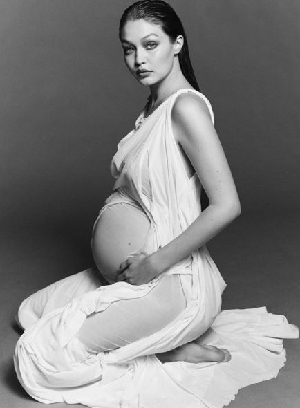 По-секси от всякога: Джиджи Хадид показа бременно коремче СНИМКИ 18+