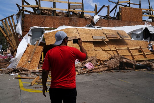 Жертвите на урагана „Лаура“ в САЩ са вече 4