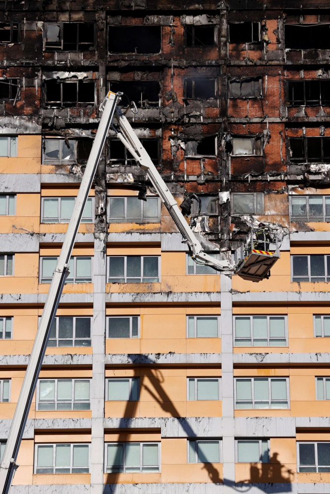 Огнен ад в многоетажен блок в Мадрид СНИМКИ