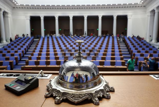 След искането на Нинова: Парламентът решава за "Спутник V"