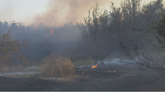 Военни се включват в гасенето на огнения ад в Хасковско