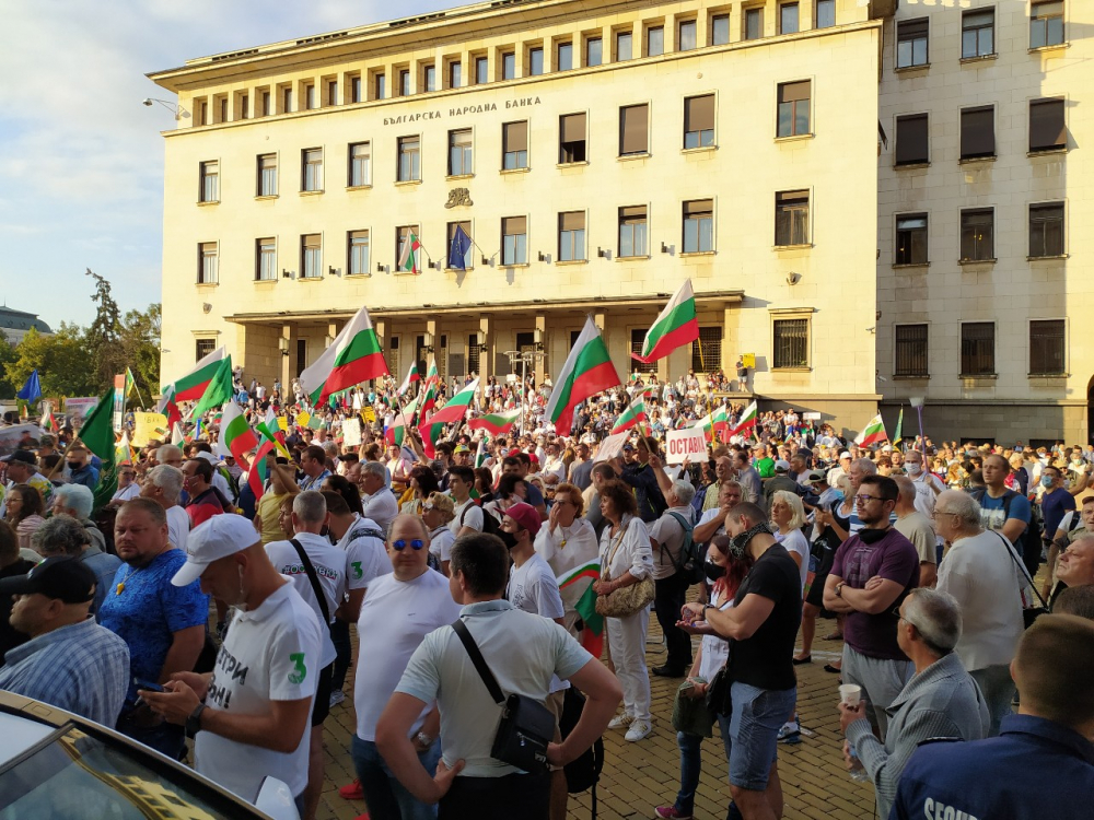 Ексклузивно в БЛИЦ TV! Нова опасна провокация на протестиращи! СНИМКИ