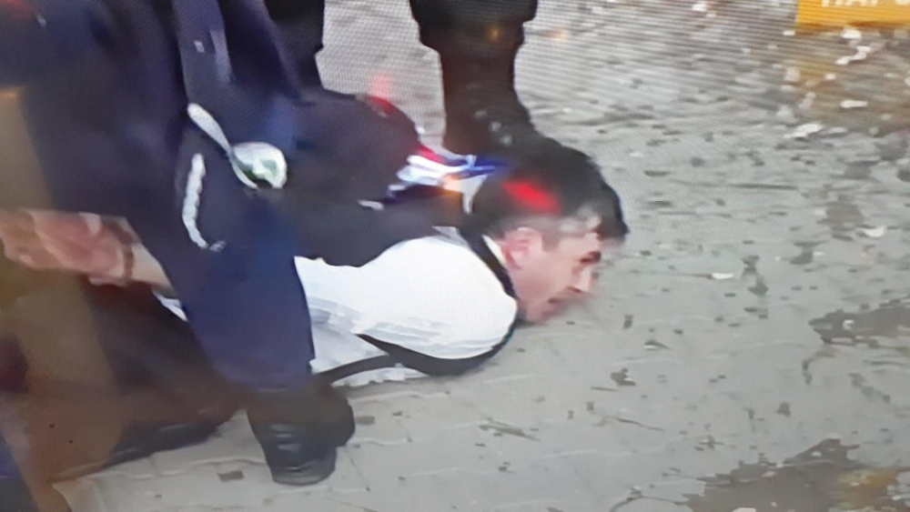 Метежникът, нападнал патрулка на протеста - подставено лице на Цветан Василев! БЛИЦ TV