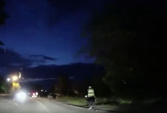 Уникално ВИДЕО: Полицай преследва патрулната си кола