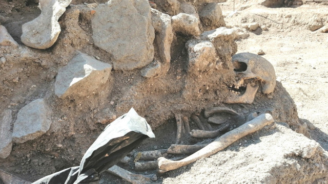 Зловеща находка с човешки скелети в изкоп за нова кооперация в Пловдив СНИМКИ